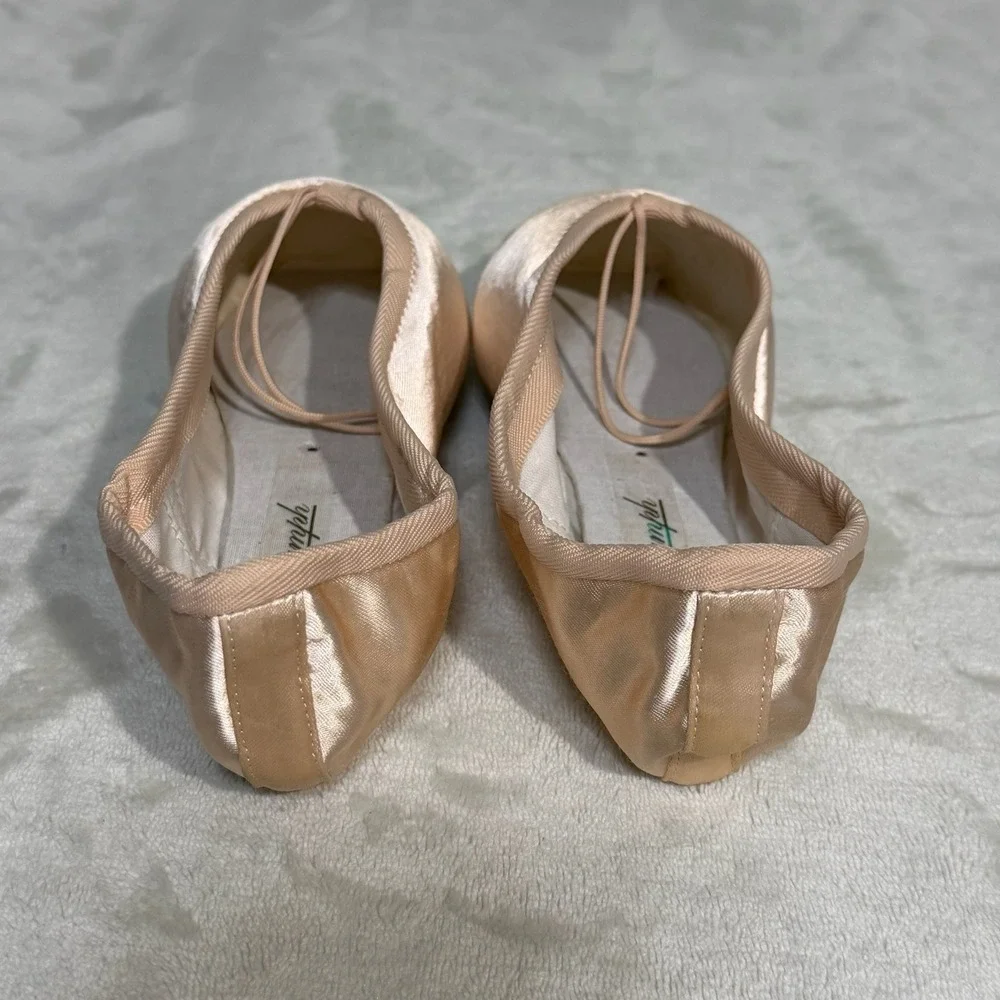 Nikolay Triumph Classic Pointe Shoes Shank Medium Width 4X Ballet Girls Size 3
